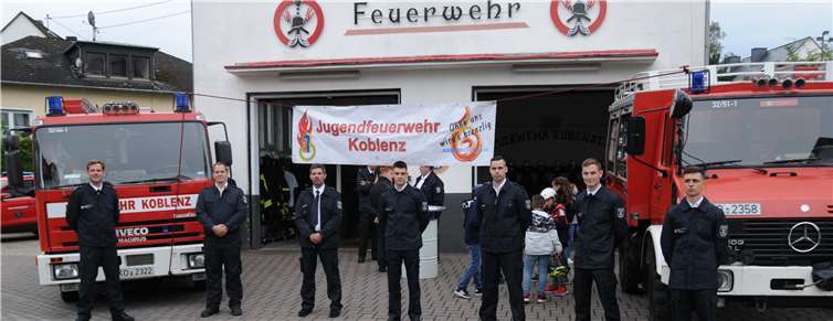 Die Betreuer der Jugendfeuerwehr: (v.l.) Marco Bauer, Johannes Schmidt, Jugendwart Thomas Fritsch, Simon Urmetzer, Jugendwart Jack Muxfeld, Jan Groll und Fynn Hinz. Fotos: privat