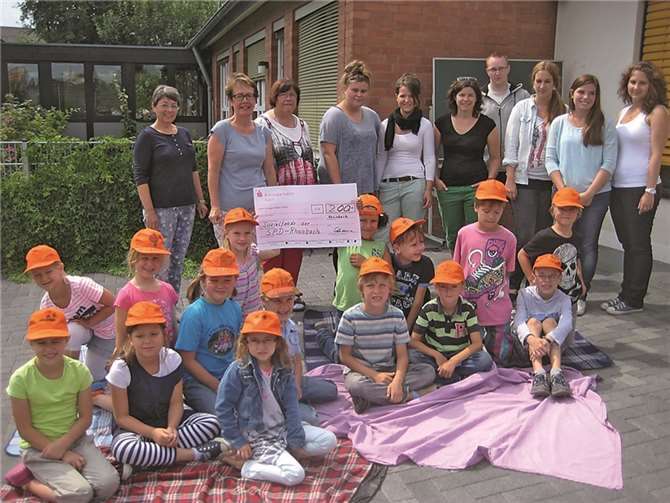 Die Betreuer des Familienzentrum Wormersdorf waren erfreut über die Spende der SPD. privat