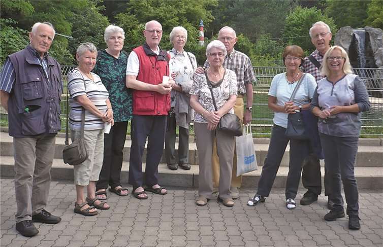 Die Betreuungsgruppe für Menschen mit Demenz im AWO Seniorenzentrum Laubach in Koblenz besuchten mit ihren Angehörigen den Zoo in Neuwied. Privat