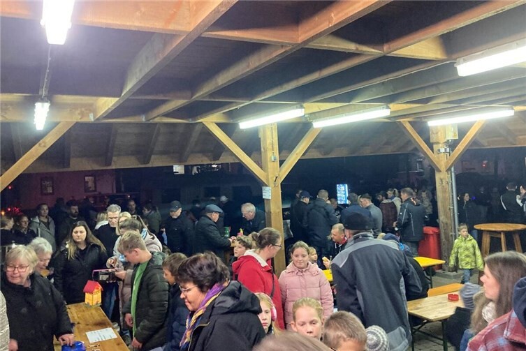 Die Bewirtung (Essen und Getränke) wurde von der Ruitscher Dorfgemeinschaft mit ihrem zahlreichen Helferinnen- und Helfer übernommen.Fotos: OG Ruitsch