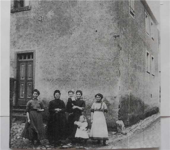 Die Bewohner des Entenpfuhls waren – und sind es teilweise noch – unter Familienrufnamen bekannt, so wie die abgebildeten „Manspolse“. Foto: privat