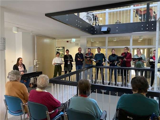 Die Bewohner waren begeistert von der dargebotenen Musik und sangen und schunkelten mit.  Foto: privat