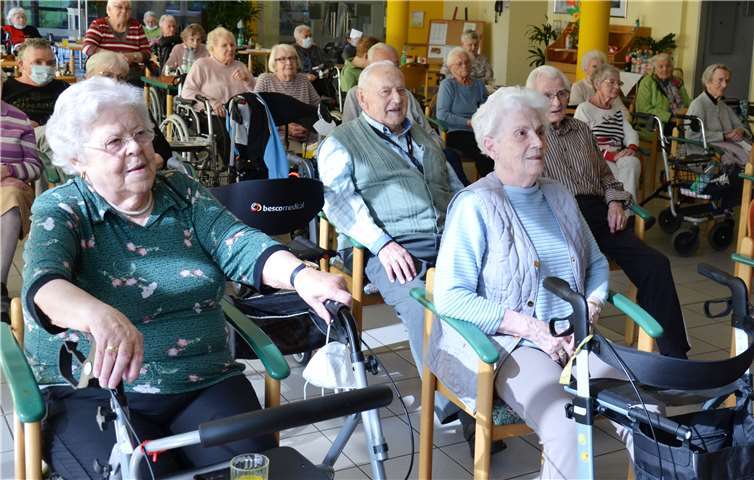 Die BewohnerInnen waren begeistert und freuen sich auf eine Wiederholung des Konzerts. Foto: AWO Seniorenzentrum Sternengarten