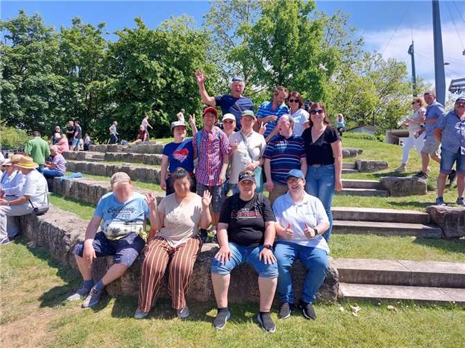 Die Bewohnerinnen und Bewohner der Wohnstätte und des Ambulanten Betreuten Wohnens beuschten die Livesendung. Quelle: Lebenshilfe Neuwied