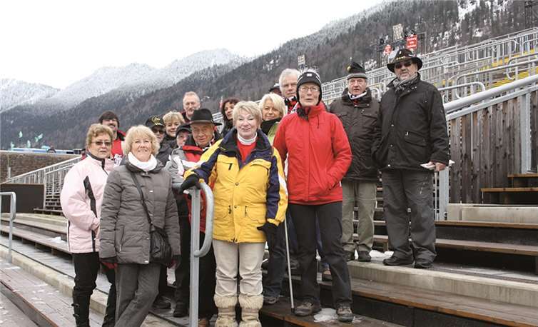 Die Biathlonfans aus Plaidt auf der Tribüne der Chiemgau-Arena. privat