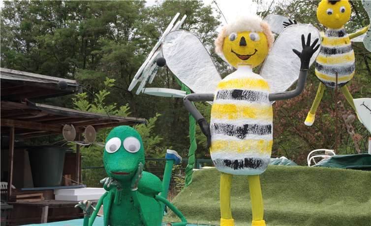 Die Biene „Maja“ und ihre Freunde wurden von den Familien Köppen, Haas und Dietrich, Detailgetreu aus den Styroporblöcken geraspelt.