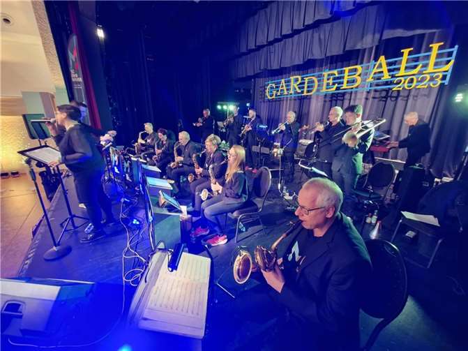 Die Big Band Mülheim beim Festball der Weilburger Garde. Quelle: Big Band Mülheim