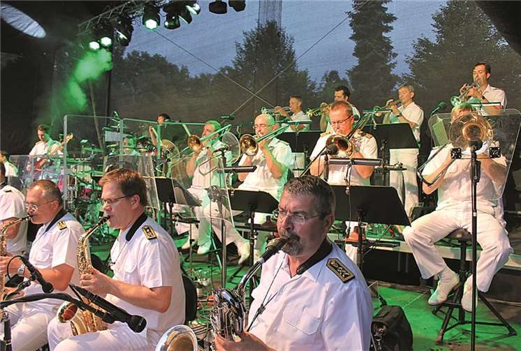 Die Big Band der Bundeswehr zündete ein musikalisches Feuerwerk. RERE