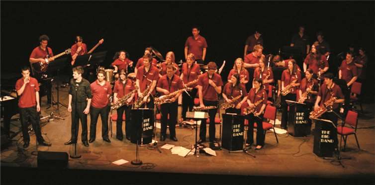 Die Big Band der Warwick University gibt den Auftakt der Veranstaltungsreihe des Vereins „Lebendiger Marktplatz Remagen e. V.“. privat
