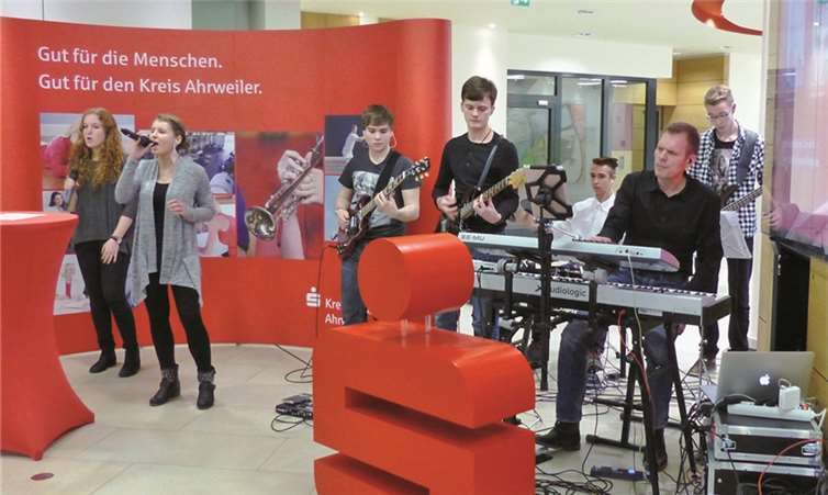 Die Big Band des Peter-Joerres-Gymnasiums unterhielt die Gäste bei der Feierstunde.