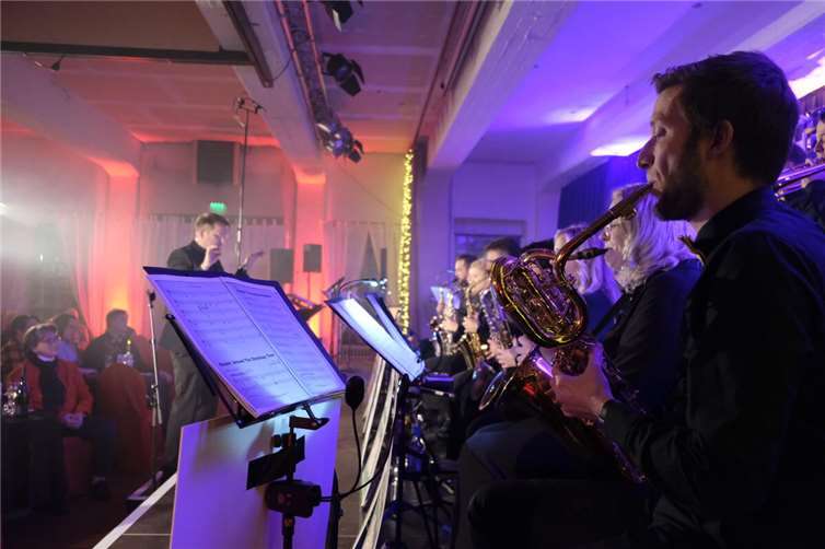 Die BigBand des Musikvereins Löf präsentierte „Swinging Christmas“. Fotos: Musikverein Löf