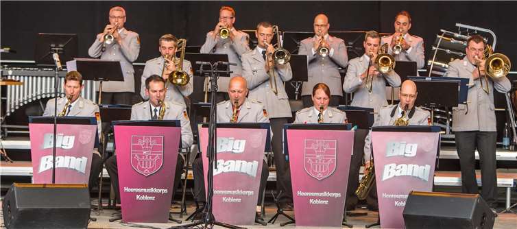 Die Bigband des Heeresmusikkorps Koblenz kommt nach Kurtscheid. St. Müller
