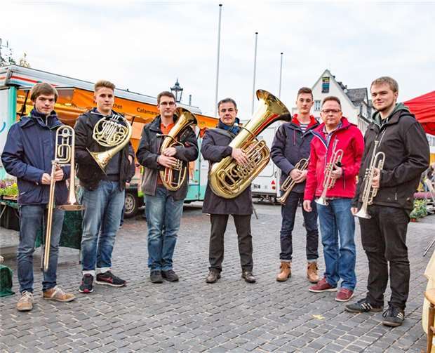 Die Bläsergruppe Karl-Heinz Kryut, die sich vor 34 Jahren innerhalb eines Freundeskreises gründete, feiert ihr traditionelles Turmblasen zum 34. mal.Jürgen Berg