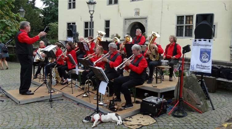 Die Bläsergruppe der Berkumer Dorfmusikanten ist bereits seit 20 Jahren aktiv.privat