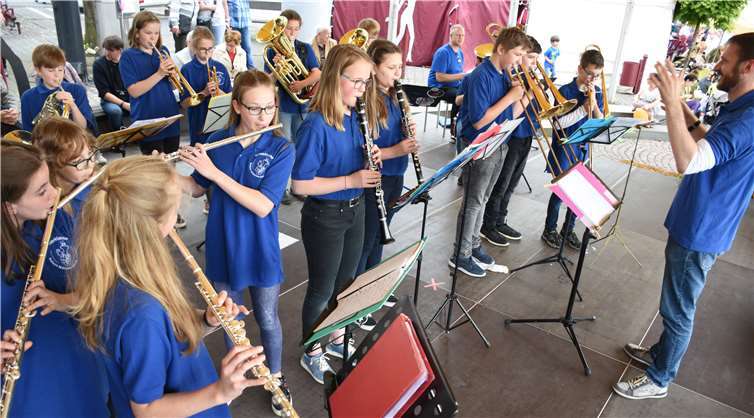 Die Bläserklasse der Nelson Mandela Realschuleplus wurde geleitet von von Jean-Michel Santer. Fotos: HEP