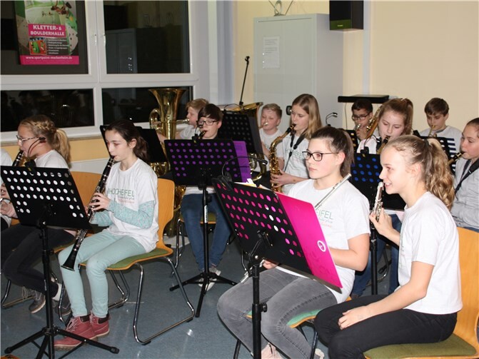 Die Bläserklasse gab ein überzeugendes Weihnachtskonzert, bei dem Spenden in Höhe von 300 Euro gesammelt wurden. Die Klasse übt schon fleißig für die nächsten Konzerte. privat
