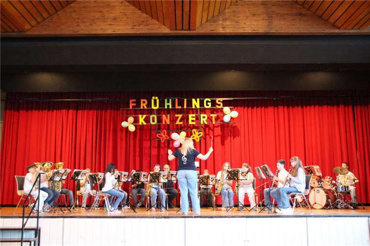 Die Bläserklassen 5 und 6 boten unter der Leitung von Kathrin Simon einen bunten Strauß bekannter Melodien. Fotos: Realschule plus und Fachoberschule Untermosel