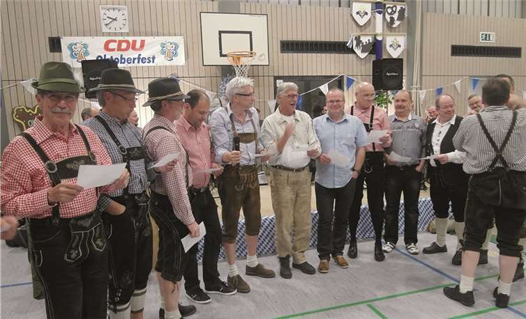 Die Blaskapelle “Knebbelhatt un Zackisch” animierte die Gäste zum mitsingen. privat