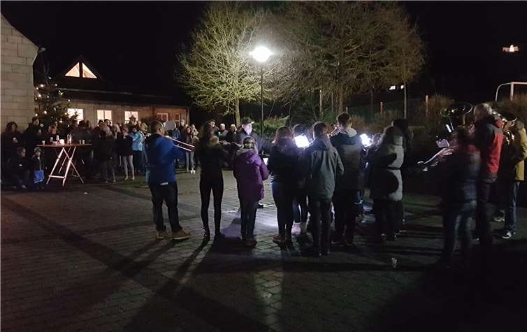 Die Blaskapelle Weibern wird weihnachtliche Musik spielen.Foto: privat