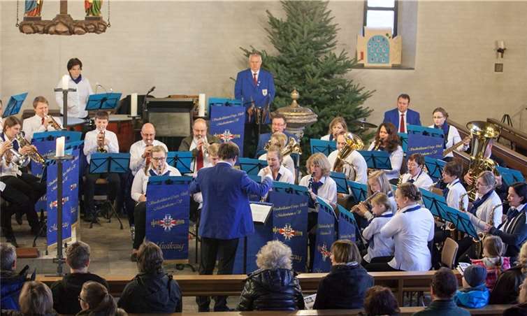 Die Blaskapelle des Musikzugs im Stadtsoldaten-Corps 1868 Meckenheim wurde an diesem Abend geleitet von dem 28-jährigen Meckenheim Christoph Ahlemeyer.