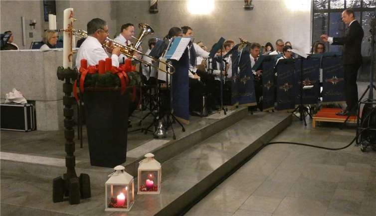 Die Blaskapelle des Musikzugs im Stadtsoldaten-Corps 1868 Meckenheim e.V. und Tobias Gasteier.Foto: privat