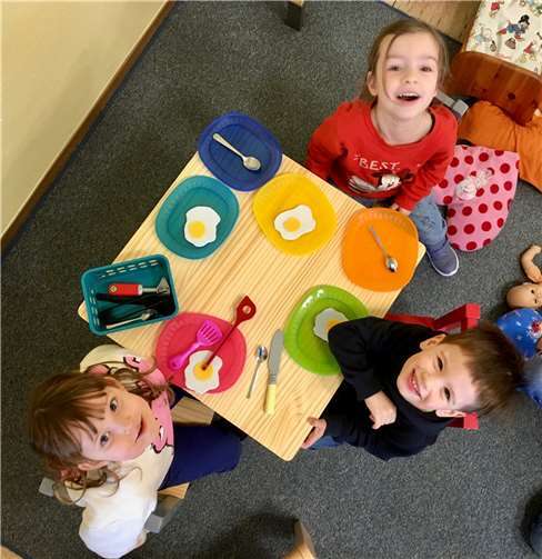 Die Blaue Gruppe durfte sich über eine neue Sitzgruppe in der Puppenecke freuen.