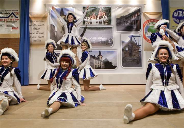 Die „Blauen Funken“ begeisterten ihr Publikum mit einem sensationellen Gardetanz.-Jost