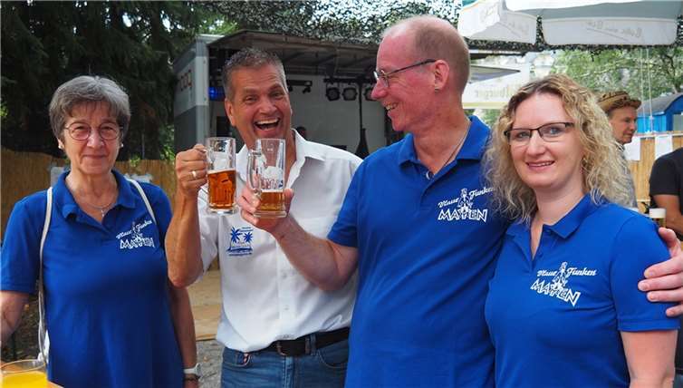 Die Blauen Funken kamen sehr gerne zum Fest.