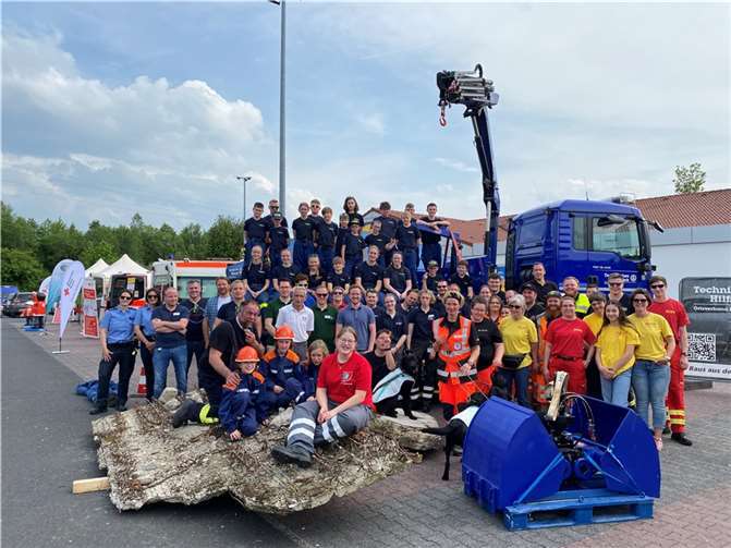 Die „Blaulichtfamilie“ setzt sich aus zahlreichen Mitgliedern verschiedener Sicherheitsorganisationen zusammen.  Foto: Blaulichtfamilie Montabaur