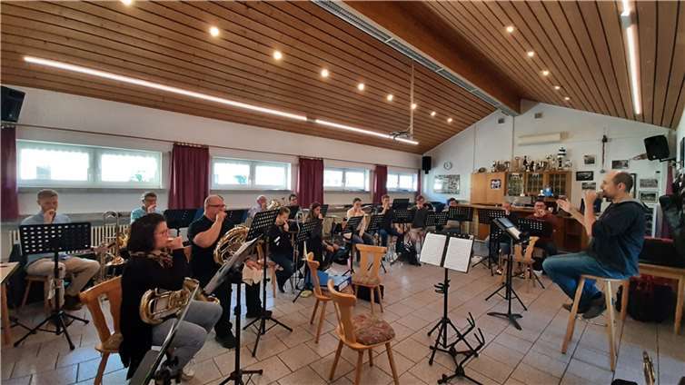 In die Ausbildung investiert Die Blehchbläser vom Musikverein erhielten beim Workshop viele praktische Tipps. Foto: privat