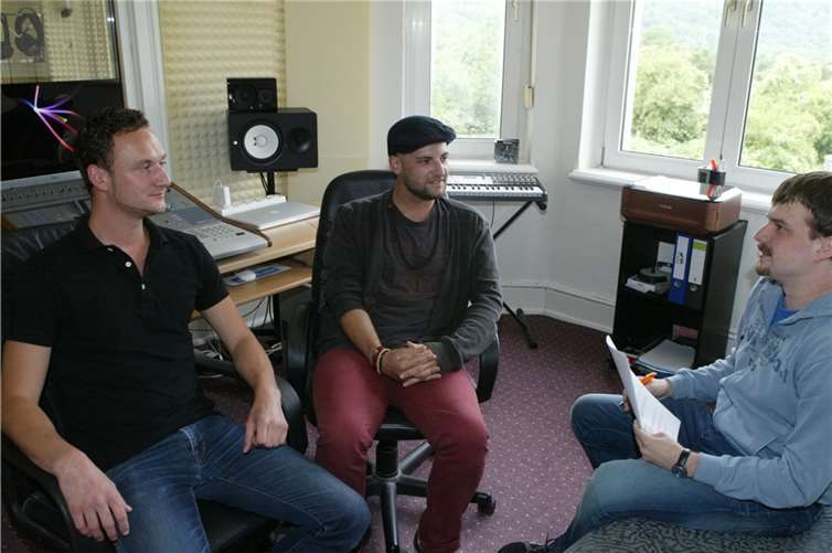 Die Blick-Aktuell-Redaktion führte ein Interview mit Ezetera-Frontman Florian Hillen und Produzent Alexander Eberz. Foto: wamfo.de