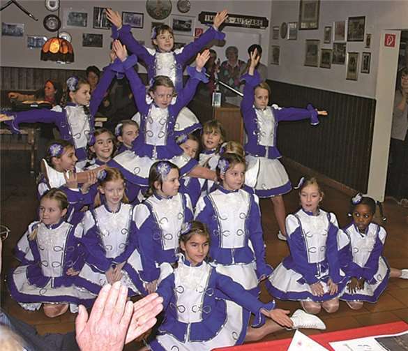 Die „Blue Berries“ präsentierten ihren neuen Tanz.