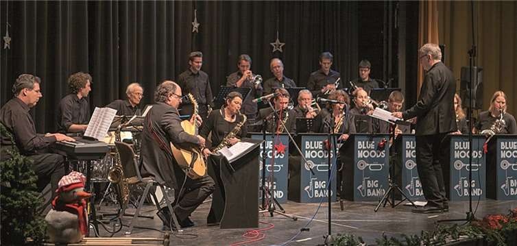 Die Blue Moods Bigband begeisterte das Publikum bei seinem Jahreskonzert in der Aula des Schulzentrums Berkum. VJ