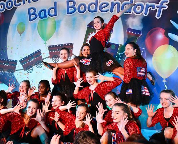 Die Blue Stars nahmen die Gäste mit auf eine tänzerische Weltreise