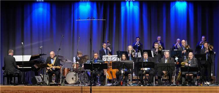 Die Blue not BIG Band gastiert im Kurpark von Bad Neuenahr-Ahrweiler.  Foto: © Holger Knecht