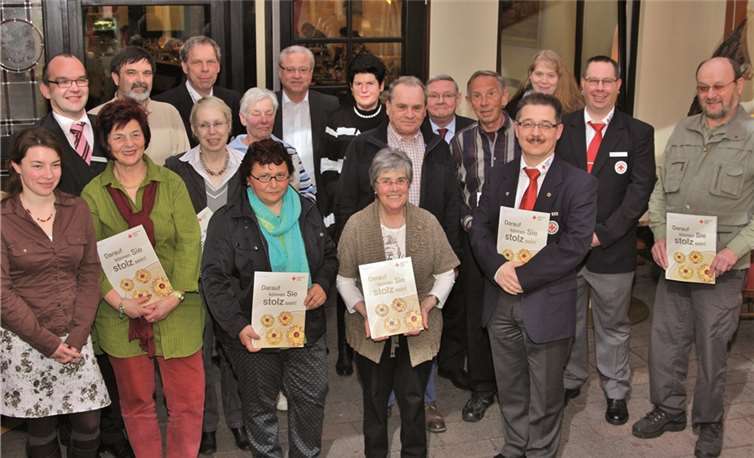 Die Blutspendebeauftragten Markus Zender, Yvonne Bender und Horst Assenmacher sowie DRK-Kreisvorsitzender Achim Haag und Rudi Frick, Beigeordneter der Stadt Bad Neuenahr-Ahrweiler, bedankten sich bei den Blutspendern für ihren Einsatz für Kranke und Unfallopfer. privat