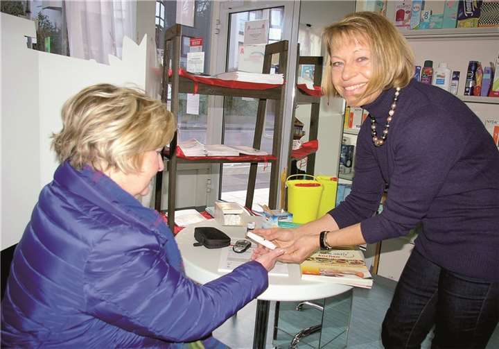 Die Blutzuckermessung gehörte an diesem Tag zum Service.
