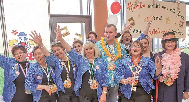 Die Bölinger Möhnen mit Obermöhn Dorothea Krämer nahmen den Rathausschlüssel in ihren Besitz. JOST
