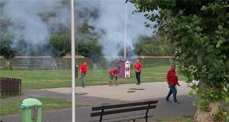 Die "Böllerbuben" sorgten für feierlichen Rahmen - und eine Menge Radau. Fotos: privat