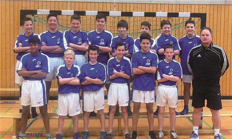 Die Boeselager-Realschule ist Kreismeister im Wettkampf III: hintere Reihe: Nico Müller, , Milot Istogu, , Patric Heuser, Phil Weiler, Nic Löhr, Martin Gilles, Tim Linden – vordere Reihe: Leon Trabert, Mats Sonnenberg, Filipe De Abreu, Benedict Arzdorf, Dario Kriechel, Eliah Schneider, Sportlehrer Markus Lochner. privat