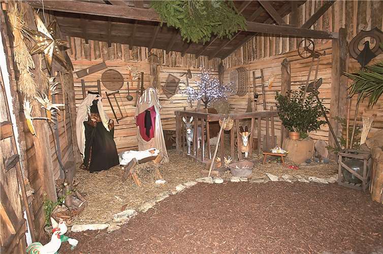 Die Bonefelderin Elke Klingenberg, als Wirtin vom Deichwiesenhof bekannt, baut jedes Jahr eine wunderschöne Krippe auf.