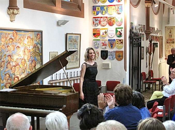 Die Bonner Pianistin Jamina Gerl zog alle in ihren Bann..A . Pohlmann