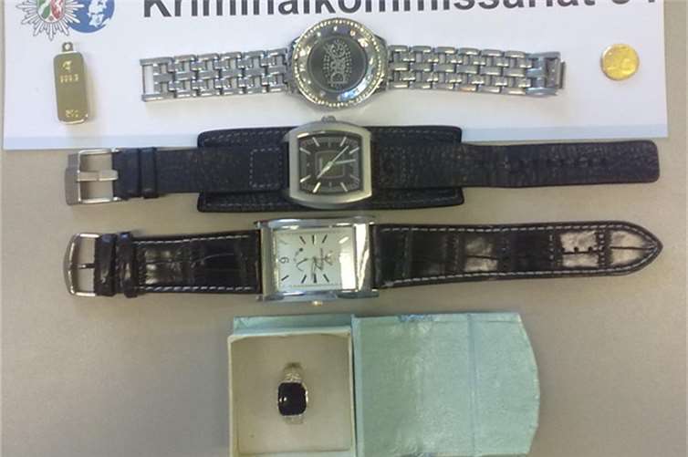 Die Bonner Polizei bittet um Hinweise auf die Herkunft dieser Gegenstände. Polizeipräsidium Bonn