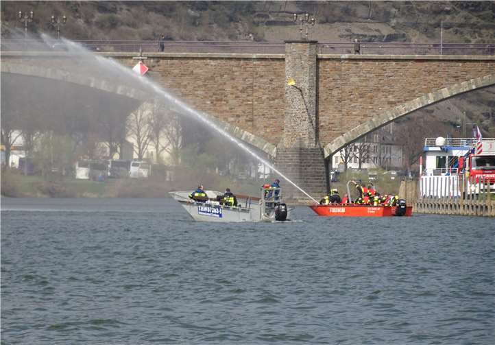 Die Boote der Feuerwehr und des THW arbeiteten zusammen.Fotos: privat