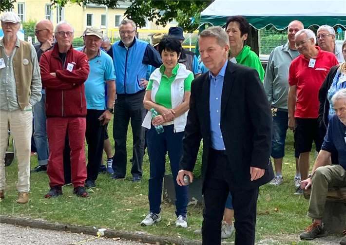 Die Boulespieler des Boule-Treff Bad Breisig e.V. treffen sich jeden Montag, Mittwoch und Samstag im Park vor den Römerthermen in Bad Breisig.  Foto:privat
