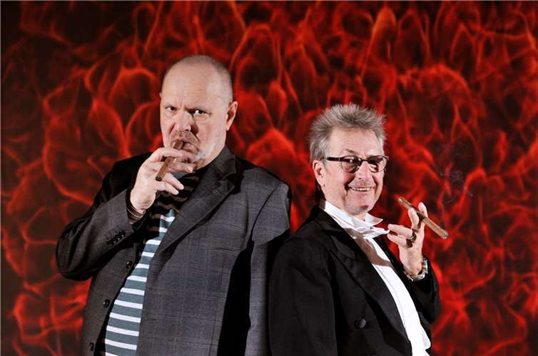 Die Brandstifter Schmitz und Eisenring haben letztlich Erfolg. Foto Friedhelm Schulz