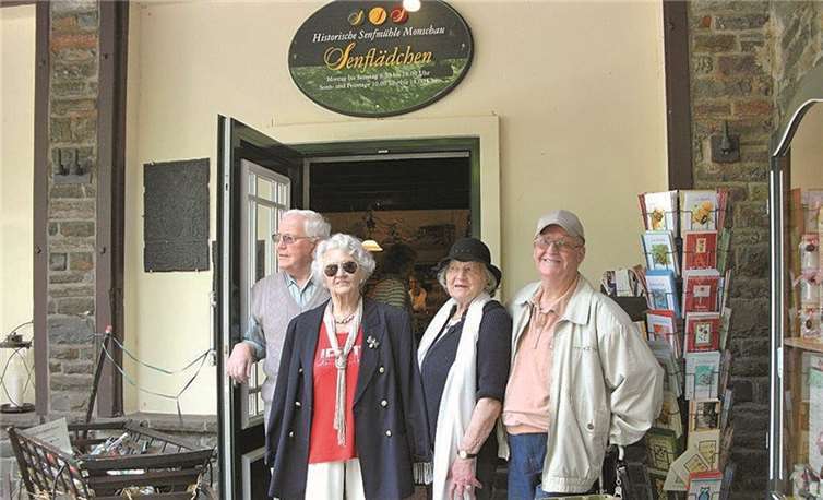 Die Breisiger Senioren fuhren nach Monschau und besuchten dort die Senfmühle.privat