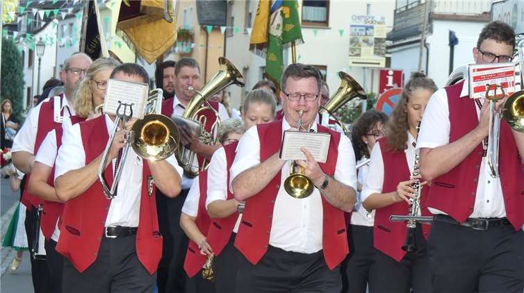 Die Bremmer Stadtmusikanten begleiteten den Festumzug musikalisch und erfreuten mit einem Platzkonzert.