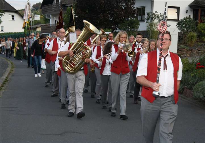 Die Bremmer Stadtmusikanten führten den Festumzug an und unterhielten an zwei Tagen mit einem schwungvollen Platzkonzert.