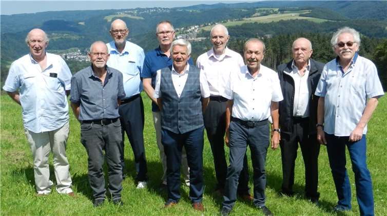 Die Bröcke Jonge (v.l.): Ralf Ueberall, Wolfgang Herdler, Wolfgang Morsbach, Michael Siegel, Heinz Middeke, Horst Krupp, Wilfried Prangenberg, Günter Prangenberg und Erich Nagel im Jubiläumsjahr 2024.  Foto: Ralf Ueberall